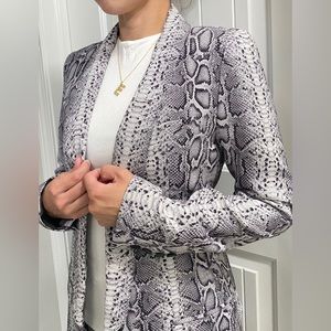 New SMYTHE Long Shawl Collar Python Print Blazer - Size 4